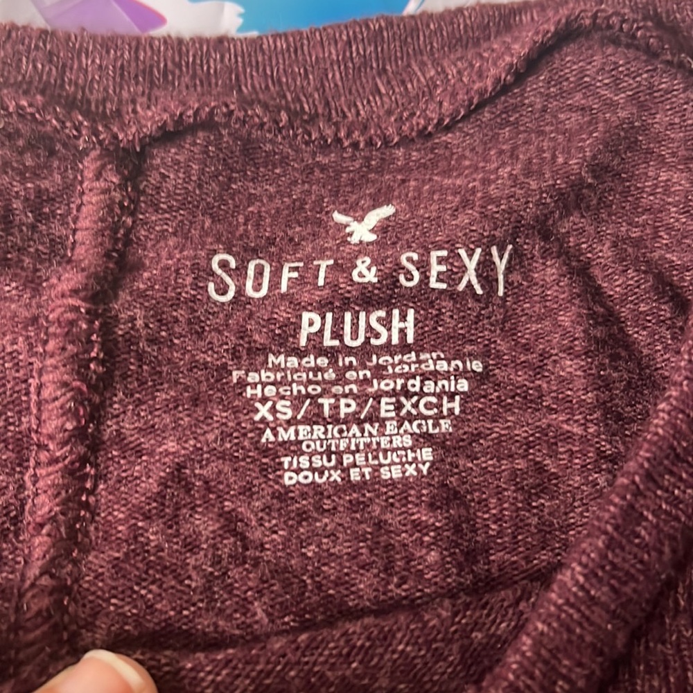 American Eagle XS Burgundy Long Sleeve Plush T Shirt - Picture 5 of 5